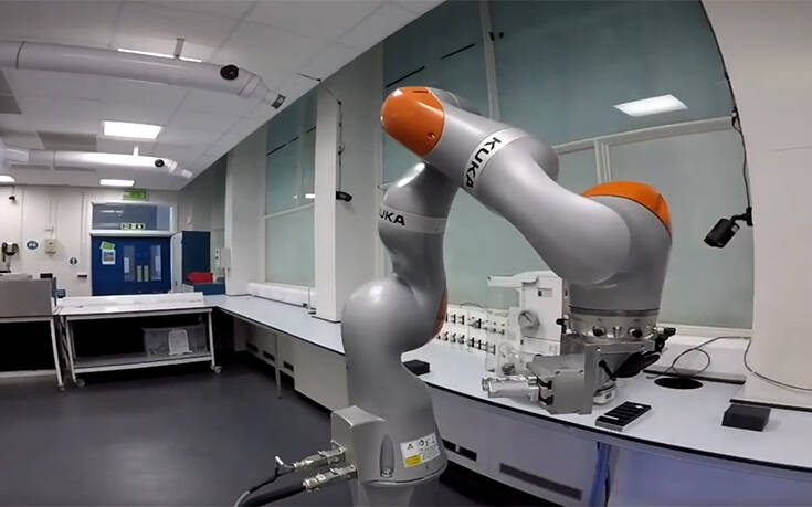 Αυτό το ρομπότ είναι… χημικός και 1.000 φορές πιο γρήγορο από τον άνθρωπο