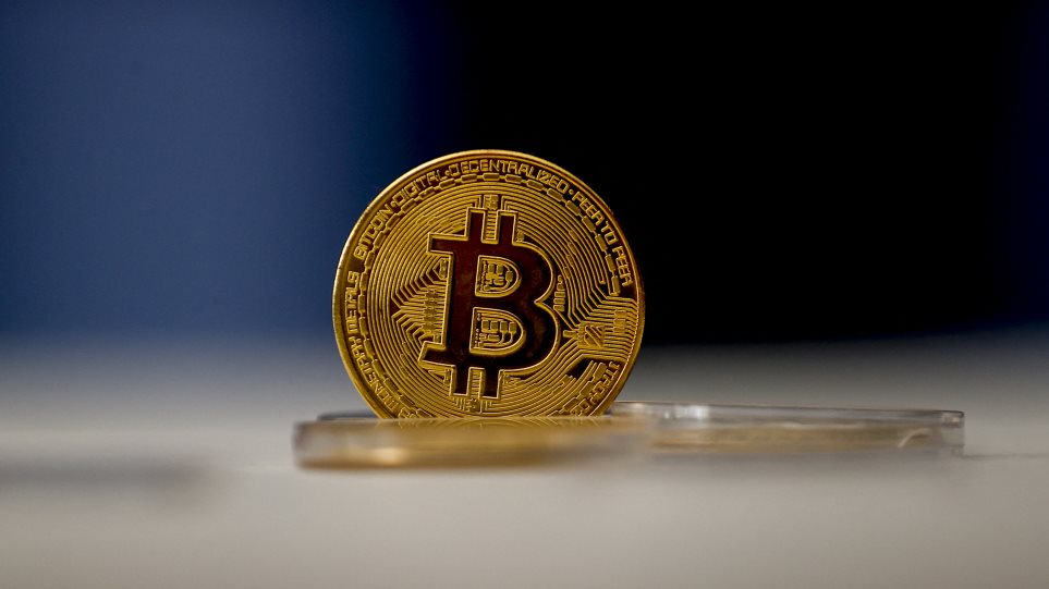 Υπό κατάρρευση η αγορά κρυπτονομισμάτων: «Παλεύει» πάνω από τα 30.000 ευρώ το Bitcoin