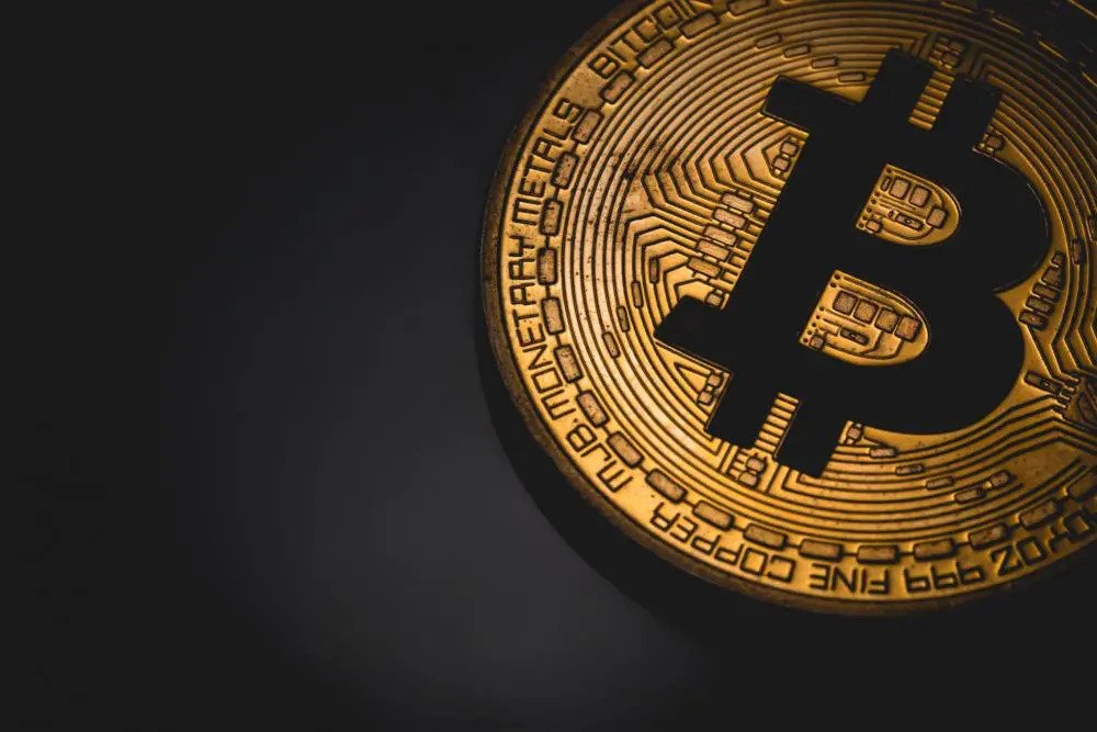 Το Bitcoin βρέθηκε στην κορυφή των crypto το 2021